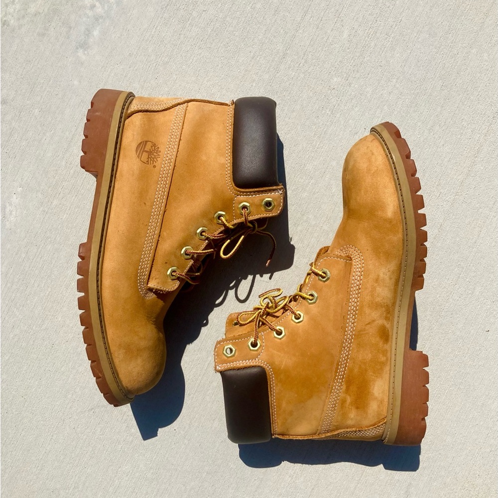 6” Timberland Waterproof Boots. Unisex: Size 6.5 M or 8 W
